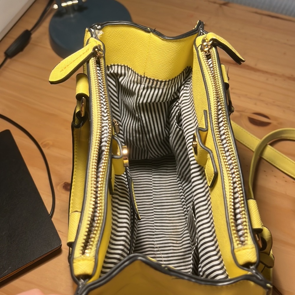 Yellow square handbag - Picture 3 of 4